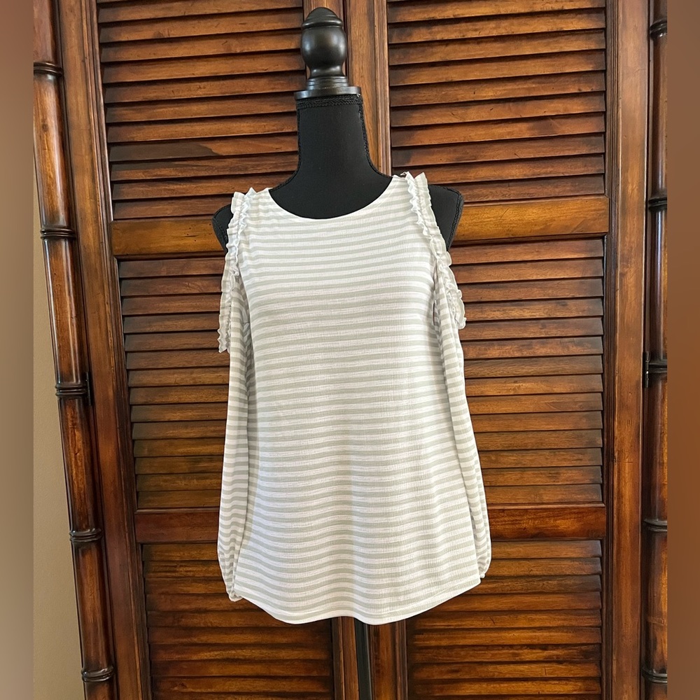 🐢NWOT🐢LC Lauren Conrad Cold Shoulder Blouse Sz Small